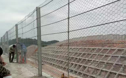 钢性防护网